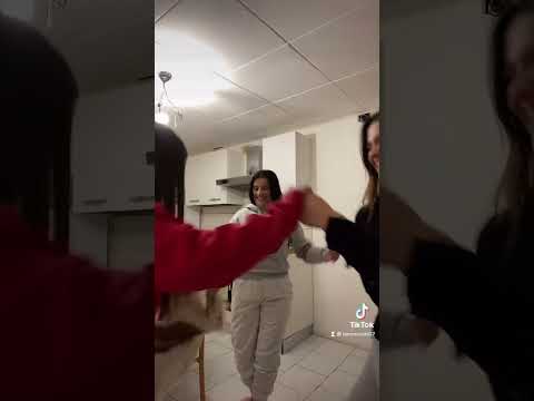 Si ndjehem kur me fusin me zor ne valle 😛 #shorts #fyp