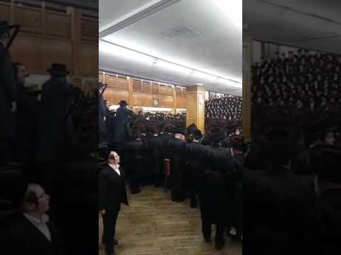 Motzei Pesach With Satmar Rebbe (R' Zalman Leib) 2017/5777