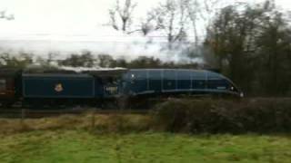 preview picture of video 'Sir Nigel Gresley 60007 at Hatfield, 6th Dec 2009'
