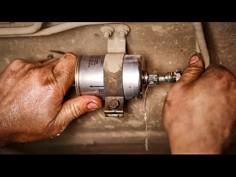 Where to find the crankshaft seal in the Lada Kalinka?