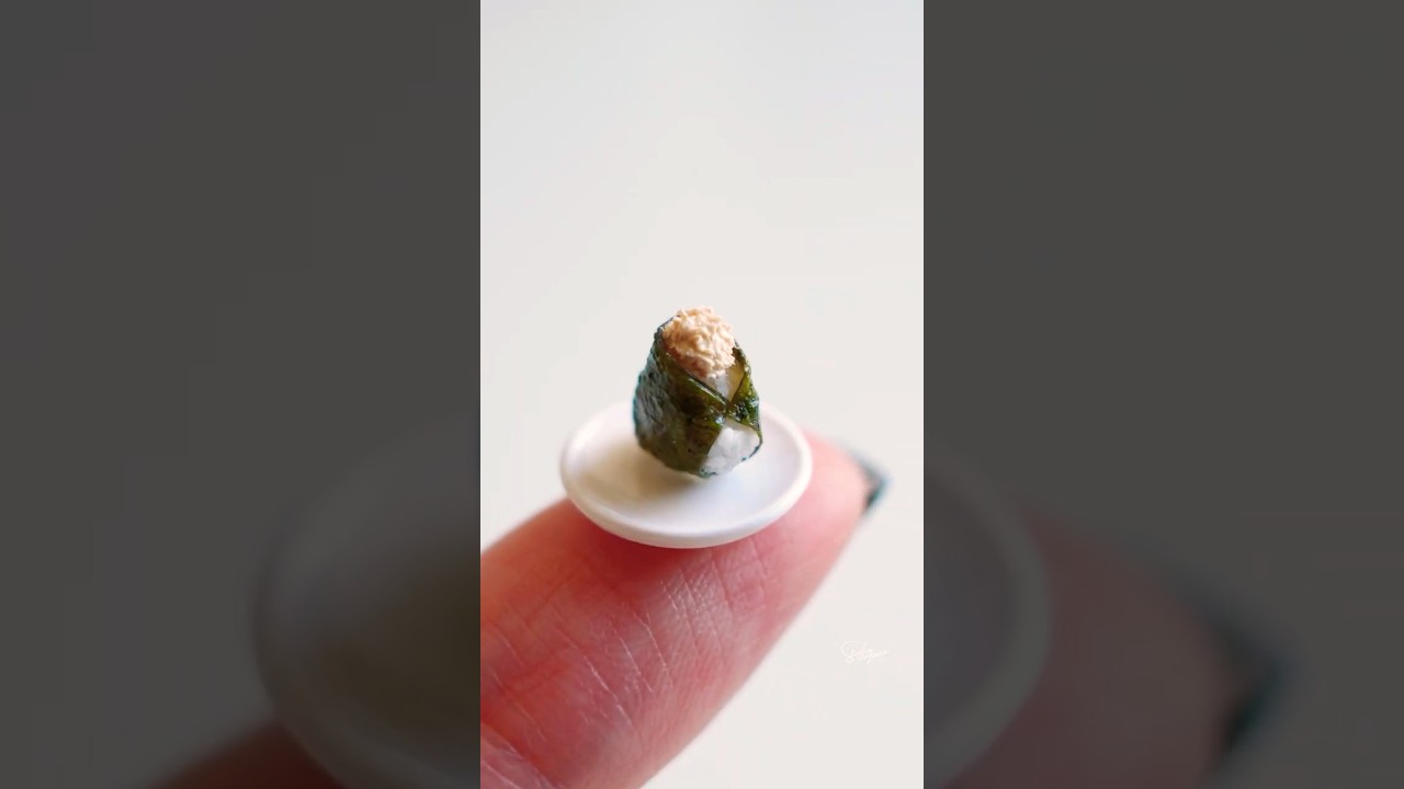 Clay Art | Miniature Tuna Mayo Onigiri | 粘土でつくるミニチュアのツナマヨおにぎり #miniaturefood #miniature #ミニチュア