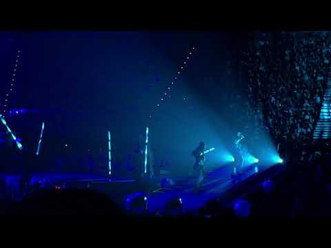 Ariana Grande concert 170919 in Taipei - problem