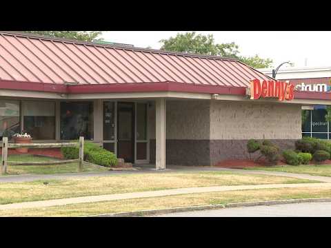 How Much Does Dennys Pay