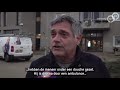 Verwarde man door ambtenaren onder douche gezet