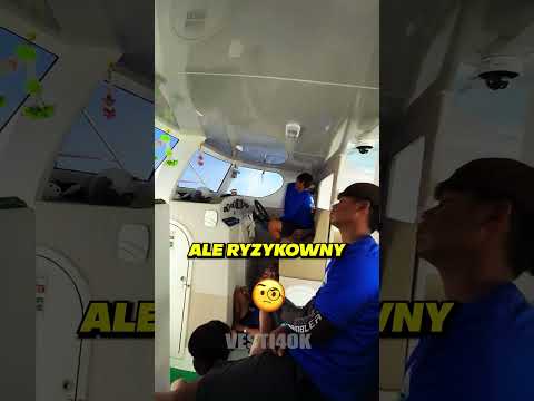 Śpiący kapitanowie zabierają turystów