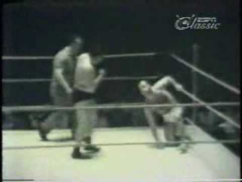 THE MOST HILARIOUS WRESTLING MATCH EVER !