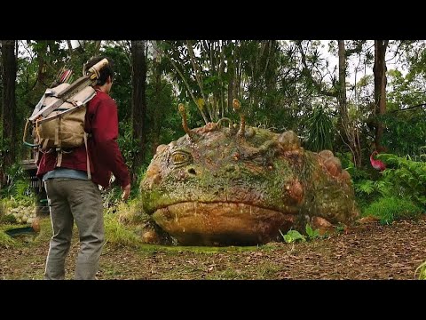 Giant Frog VS Human This Scene Shocked Everyone #LoveAndMonsters #viralvideo #shorts #trendingnow