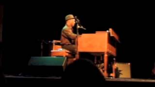 Booker T. Jones plays 'Hip Hug-Her'