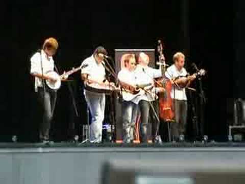 G2 Bluegrass Band - In the early morning rain