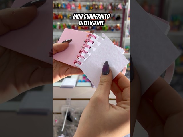 Vídeo relacionado con Real Madrid Juego de Papelería Mini, Incluye 1 Boligrafo Mini, Llavero Mochila Mini, Cuaderno Mini, Pegatinas y Cinta Washi Mini, Regalo Set de Papeleria para Niños