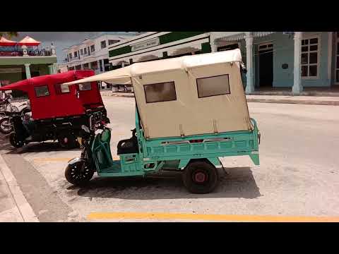 Parque Calixto García, Parque Principal de Holguin, Cuba, Alrededor el Teatro Eddy Suñol