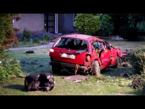 Auto belandt in voortuin in Velddriel