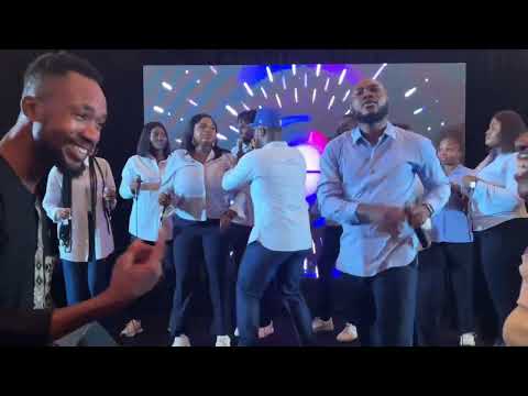 UNRESTRICTED AFRICAN PRAISE MEDLEY BY EMEKASONGSZ