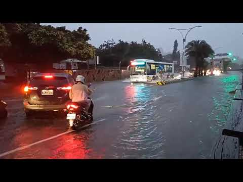 A chuva é insaciável! 25º, 1º trecho, Zhongzheng Road, distrito de Tamsui, nova cidade de Taipei