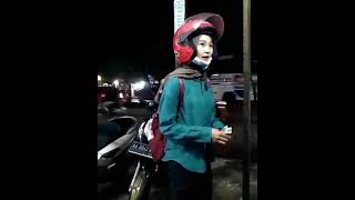 Download lagu story wa cewek cantik beli gorengan 😁😁 mp3
