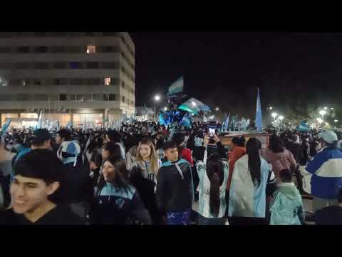 Festejando la costanera de Viedma río negro El triunfo Argentina 💪🇦🇷♥️