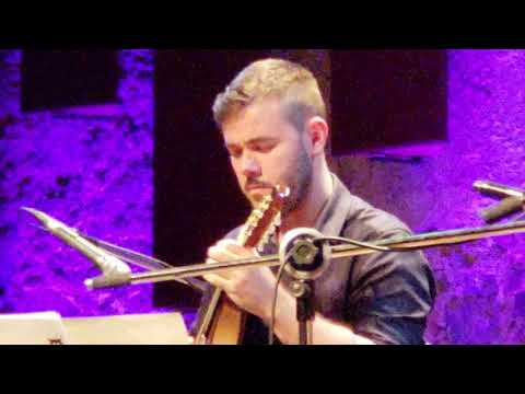 Um sarau para Raphael de Paulinho da Viola.