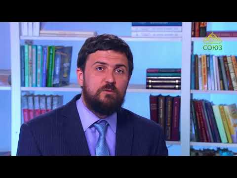 У книжной полки. 13 мая 2018г