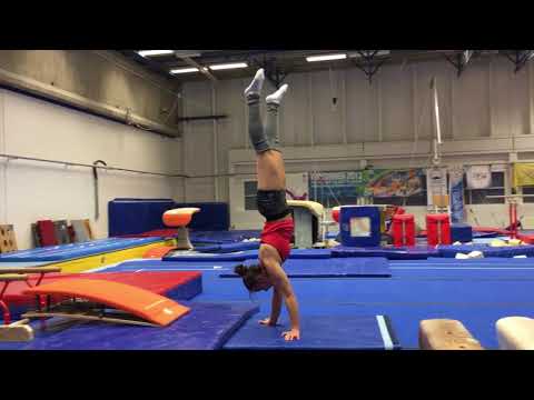 Handstand challenge - Agnes Suto-Tuuha