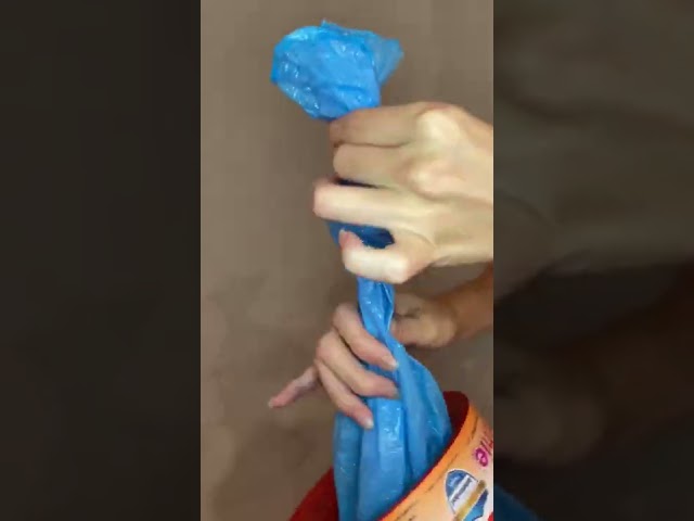 Vídeo relacionado con Diaper Genie - Cubo de basura con pañales (1 recarga Easy Roll 18 bolsas) EU, Gris Pierre