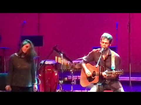 Hibai Etxebarria Eibarko Koro Gaztearekin: “Beste Mundu bat”