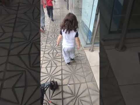 caminando por Moron #buenosaires #baby #cute #babycute #funny #babyshorts #morón