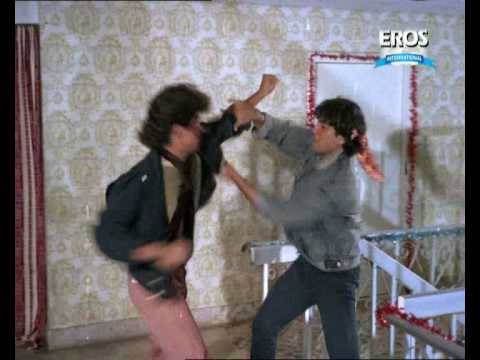 Govinda in fight scene - Izzatdaar