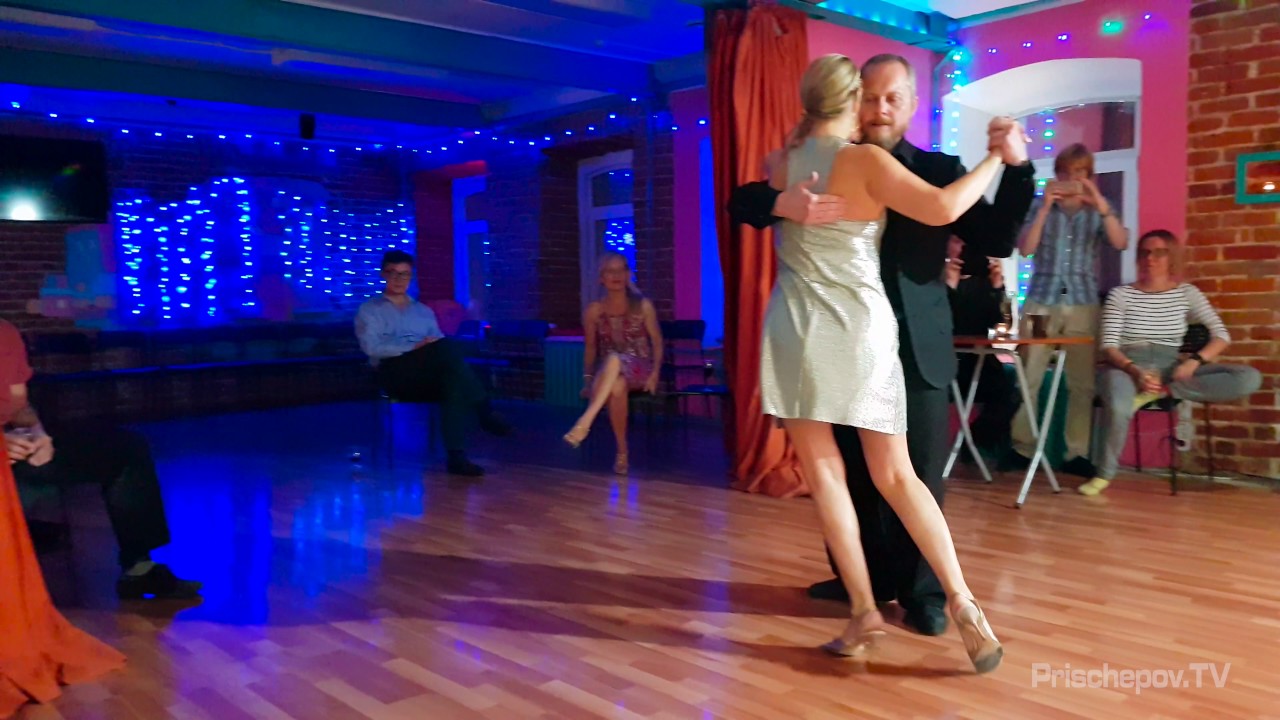 Roman Konyshev & Anna Zyuzina, 1-3, Moscow, Russia, in milonga "Medialuna" 10.08.2017