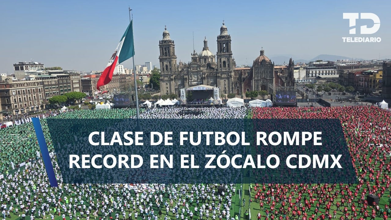 Mega clase de futbol en el Zócalo de la CdMx rompe Récord Guinness