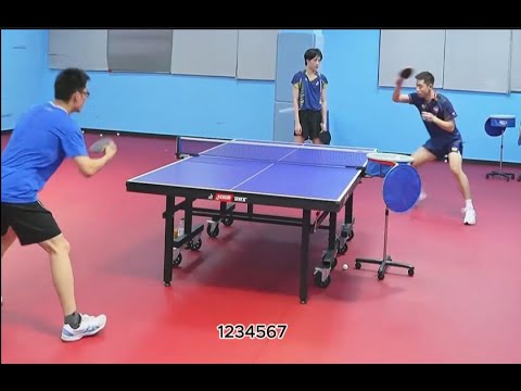 [Table tennis]World champion Zhang Jike demonstrates many details in forehand training.