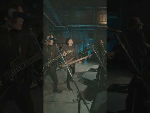 Pre-breakdown with bass flip