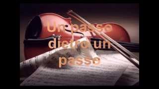 Un passo dietro un passo