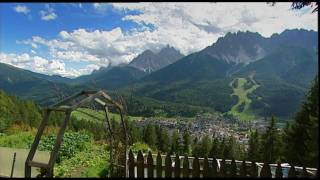 preview picture of video 'Glinzhof Bauernhof Urlaub Innichen Dolomiten Südtirol Roter Hahn'