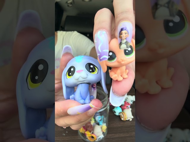 Vídeo relacionado con Wild Republic Pocketkins Eco Suricata, Peluche, 12 cm, Juguete de Peluche, Hecho de Materiales Reciclados, Ecológico
