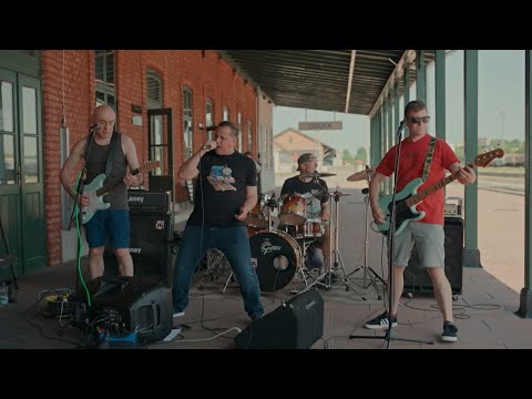 Gužva u 16-ercu uživo: “Juri, Juri vlak” za povratak ekipe "Brže ne može" kući