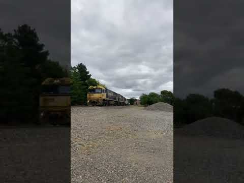 TRAINS AM22 Pacific National 2PM6 NR105 NR64 Nairne, South Australia 21/04/2022