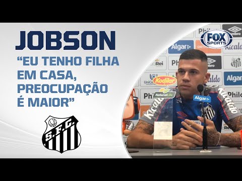 FALA, JOBSON! Meio-campista do Santos concede entrevista coletiva direto do CT Rei Pelé