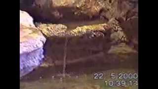 פינת נוי ליד מעלה מדרגות מלון בטורקיה (ידידנו היקר משה רצון ז"ל) - התמונה מוצגת ישירות מתוך אתר האינטרנט יוטיוב. זכויות היוצרים בתמונה שייכות ליוצרה. קישור קרדיט למקור התוכן נמצא בתוך דף הסרטון