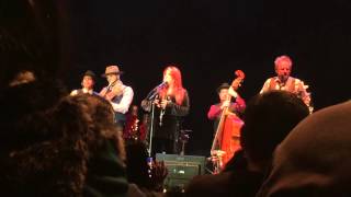 Wynonna 12 11 15 (19) Silent Night