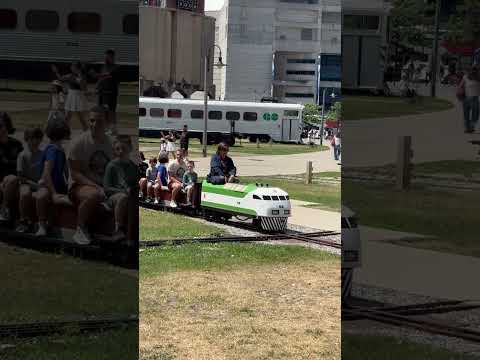 #familyfun #canada #cntower #toronto #torontodowntown #gotrain #train