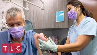 Leonard Has a &quot;Chip on His Shoulder&quot; | Dr. Pimple Popper