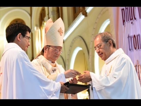 Lm Inhaxiô Hồ Văn Xuân nhận chức Chánh sở Nhà thờ Đức Bà Sài Gòn