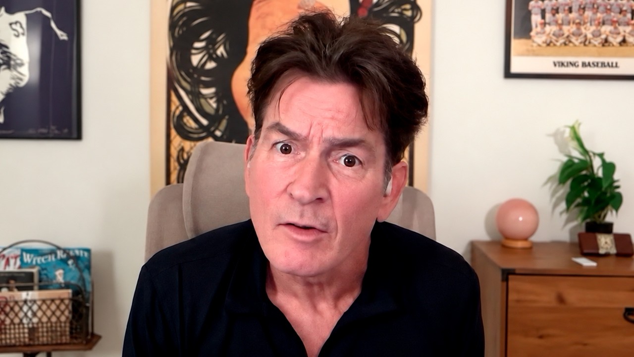 Charlie Sheen revela los chantajes y extorsiones que sufrió durante años