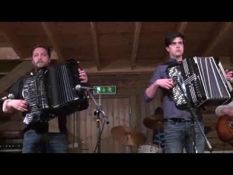 Anders Larsson & Beiron Hultman performs "Bondbröllopschottis"
