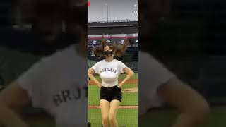 乳揺れダンス　巨乳