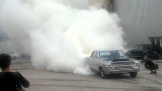 preview picture of video 'Plymouth Belvedere Burn-Out til tires blow - Girl wins contest at BMS-BBQ 07.2012'