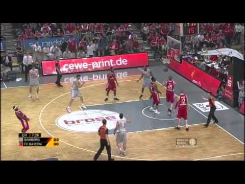 Playoff-Halbfinale Spiel 3: Brose Baskets -  FC Bayern München 98:79