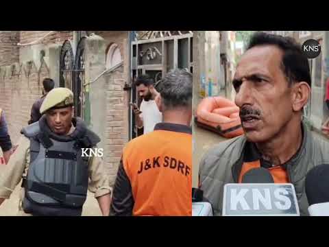 J&K Police & SDRF Evacuate Residents from Kursoo Rajbagh, Srinagar Amid Rising Jhelum Levels;   Our teams are on the ground, ensuring the safety of all residents : SDRF Incharge Israr Ahmed, speaking on the Srinagar flood situation.