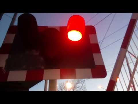 *CAR GETS STUCK!!* Merrion Road Level Crossing.