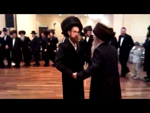 Deezher Rebbe dances with the chosson
